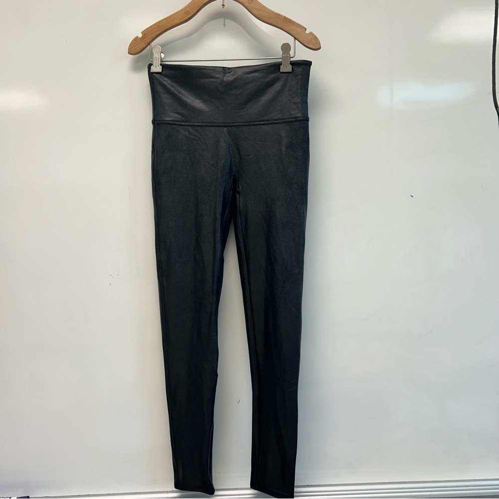 Spanx faux leather shaping leggings medium petite